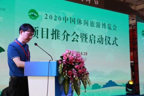 长沙市会展办副主任罗庆龙致辞