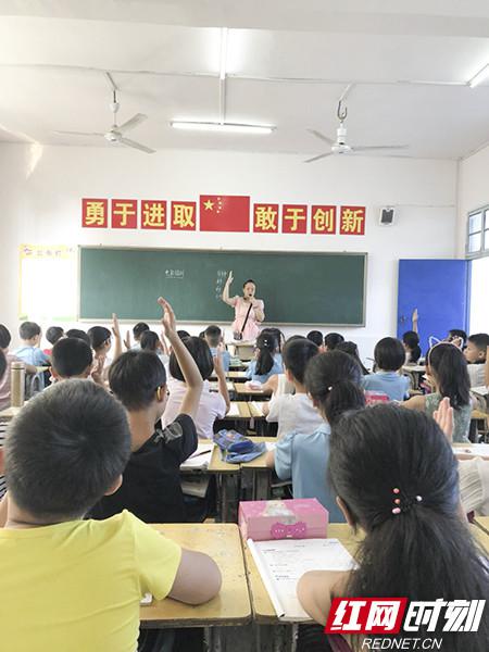 学生们对周老师十分认可。