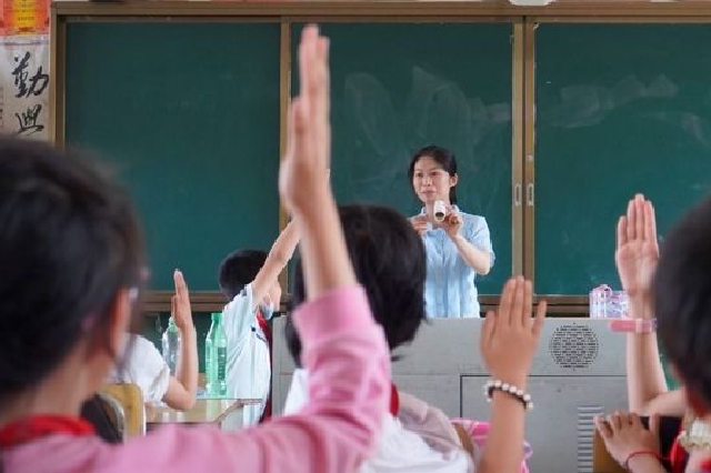 在湖南乡村小学，她为孩子们插上学习科学的兴趣翅膀