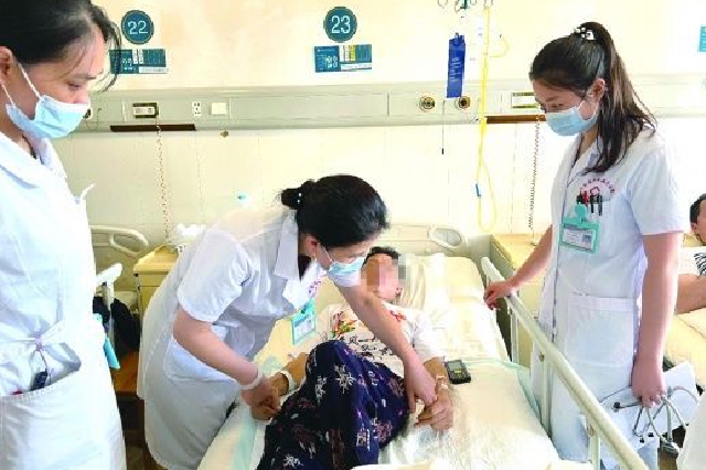 中国医师节丨“救一人，就是救患者身后一个家庭”