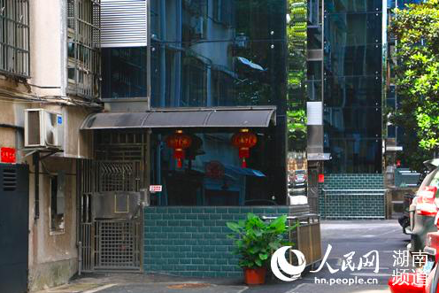 &nbsp;小区加装电梯入口。何萌&nbsp;摄