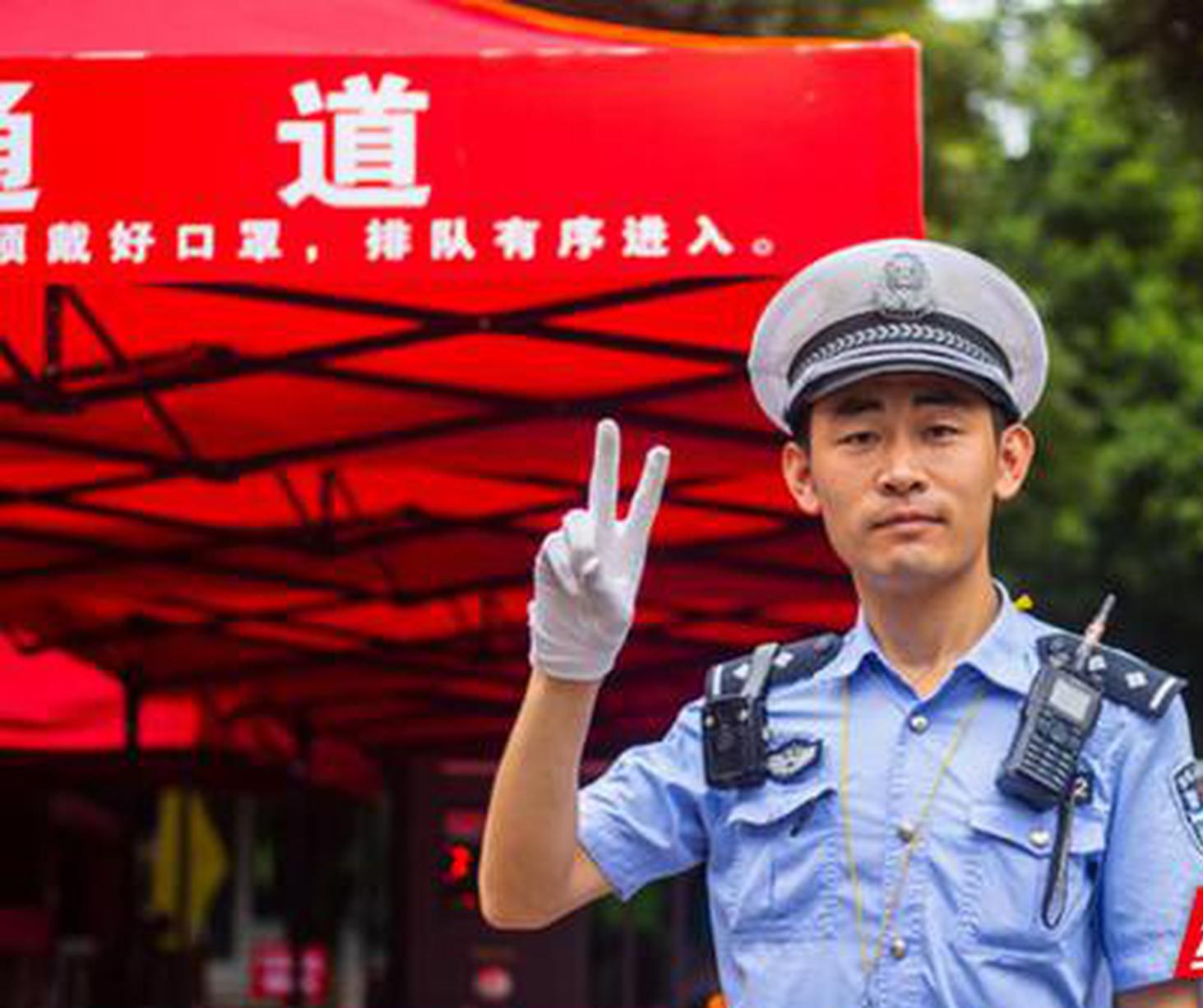 组图丨我给高考比个“耶”