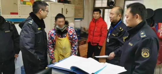 游商签订不再占道经营承诺书
