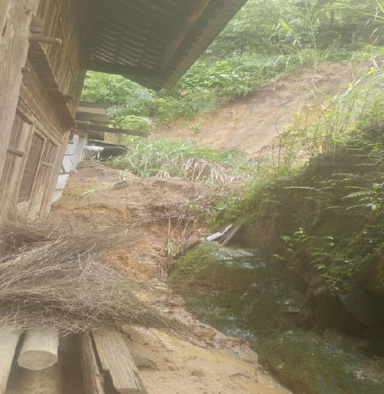 （东安县大坳村山坡滑坡现场。省应急管理厅供图。）