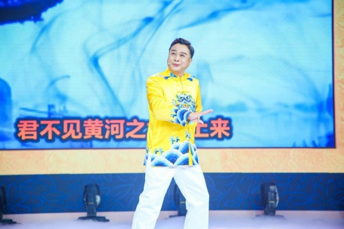 中国戏剧“梅花奖”得主张富光表演昆曲《将进酒》