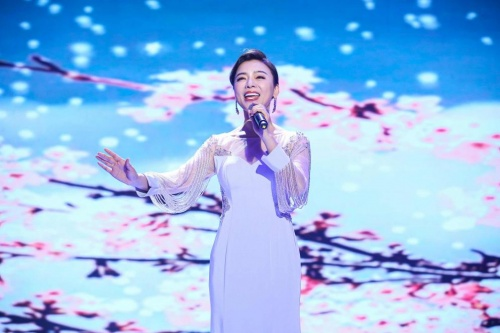 著名女高音歌唱家,国家一级演员陈思思独唱《雪恋》