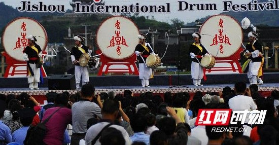 吉首市鼓文化节是湖南省三大重点民族节庆活动之一。