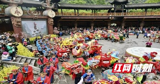 苗族四月八活动现场。