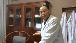 (谷井文采访现场打拳剪影)