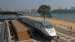 位于株洲市天元区湘江一桥沿江风光带的火车头公园