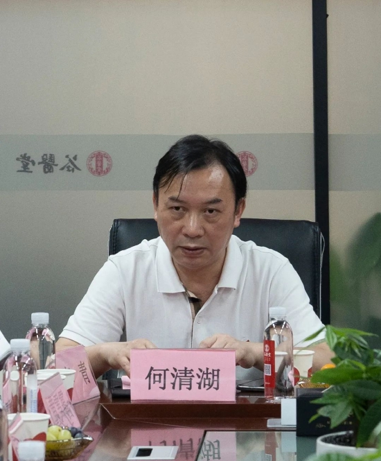 湖南医药学院校长何清湖发表讲话