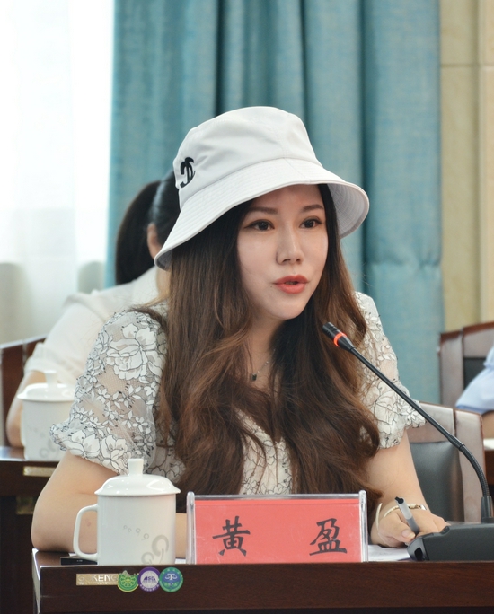 全国青联委员、新浪湖南总经理、总编辑黄盈