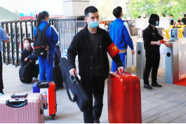 ▲ 开学齐助力,党员志愿服务显担当。