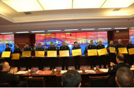 2019年株洲全市公安工作会议上获工作绩效与队伍建设评估先进单位上台领奖