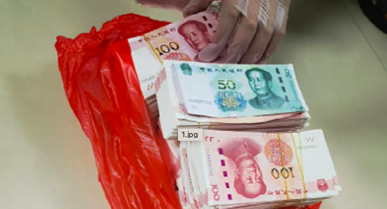 吴某某等人出售假币案现场缴获的假币。