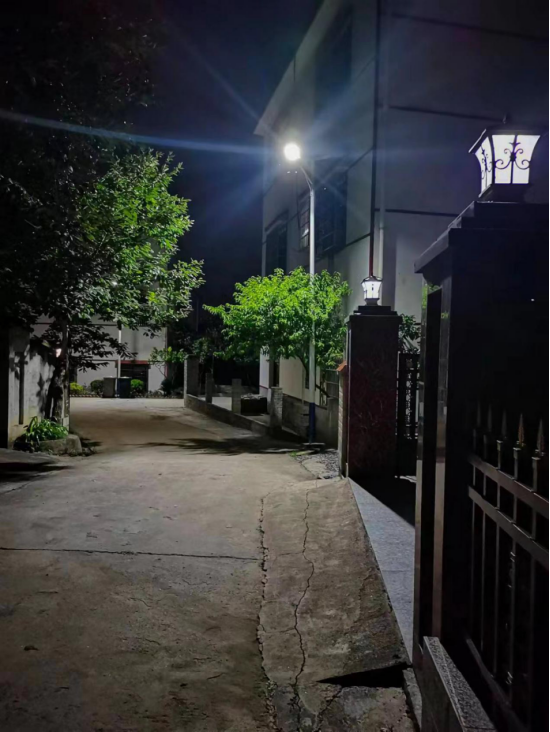新修太阳能路灯