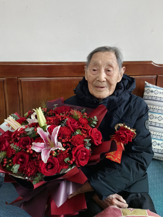 100岁寿星方养存