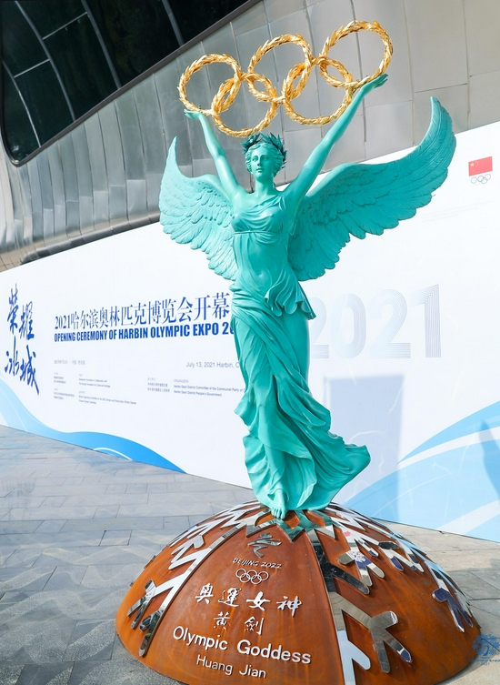 象征奥林匹克精神的《奥运女神》雕塑作品