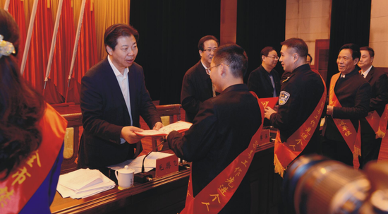 株洲市委书记毛腾飞表彰禁毒先进代表