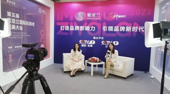 授课后,杨梦婕教授接受新闻采访