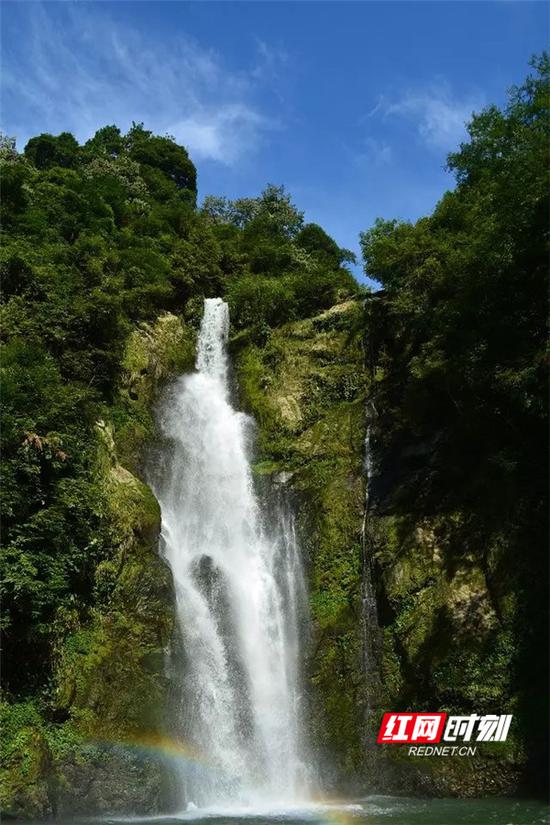 美到极致的六鹅洞瀑布。