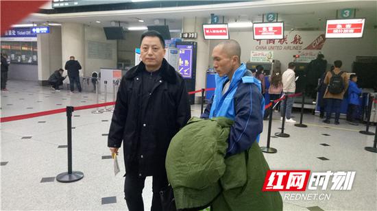 衡阳市救助管理站工作人员护送布仁登机。