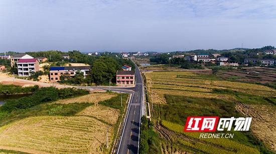 “旅游环线”将石鼓区众多散布的乡村休闲旅游项目串联起来。