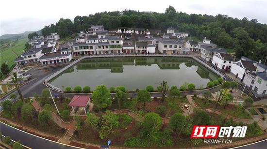 村规民约治理下的敖泉塘下村。