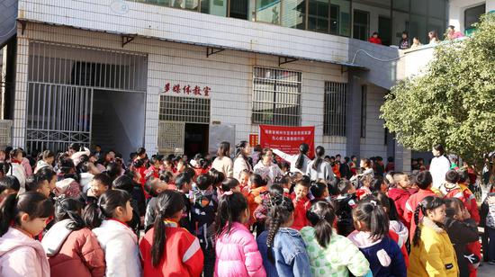 玉溪镇城南小学先心病筛查现场。