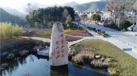 ▲ 在绿水青山就是金山银山理念发源地浙江安吉余村,农行发放贷款支持乡村旅游