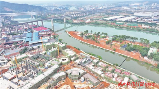 建设中的榆树湾文旅商综合体项目 (怀化日报全媒体记者 潘雨 摄)