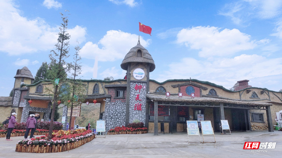 景区大门。