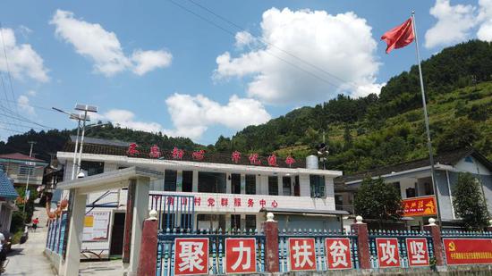古丈县丫角村村支部,湖南省公安厅交警总队扶贫队驻扎在此开展扶贫工作。