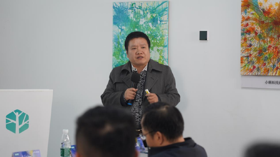 视觉龙智能传感器有限公司 丁少华。向宇摄