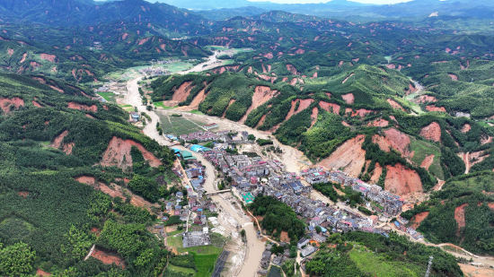 这是7月30日拍摄的资兴市八面山瑶族乡(无人机照片)。