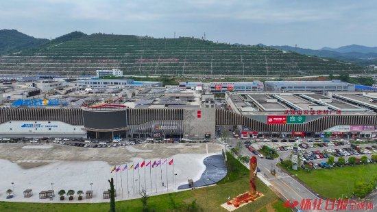 (5月1日,位于怀化国际陆港经开区内的五溪非遗园试营业。怀化日报全媒体记者 潘雨 摄)
