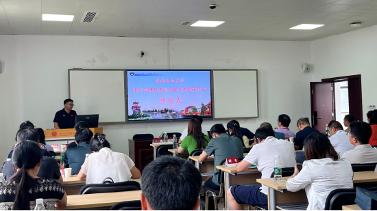 （结业仪式上师范学院院长陈京军作总结发言）