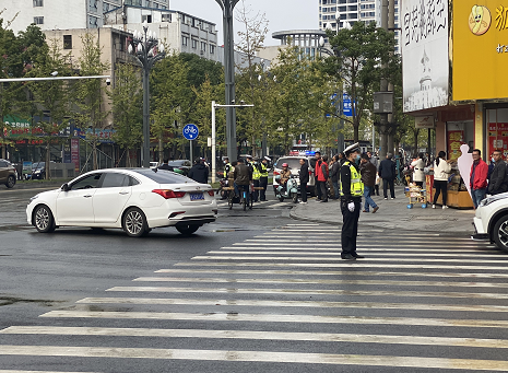 临澧交警正在开展交通问题顽瘴痼疾集中整治行动