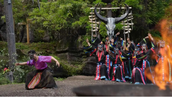 ▲颜文彦拍摄