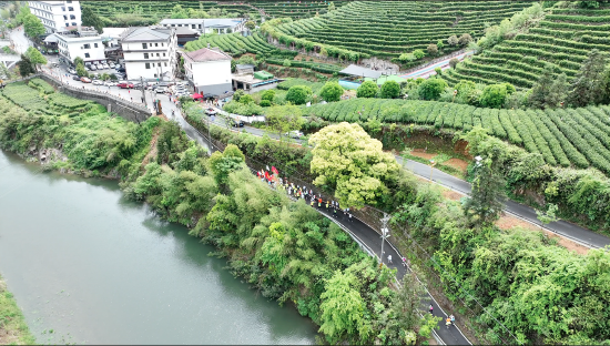 跑步在青山绿水间 洞口县融媒体中心供图