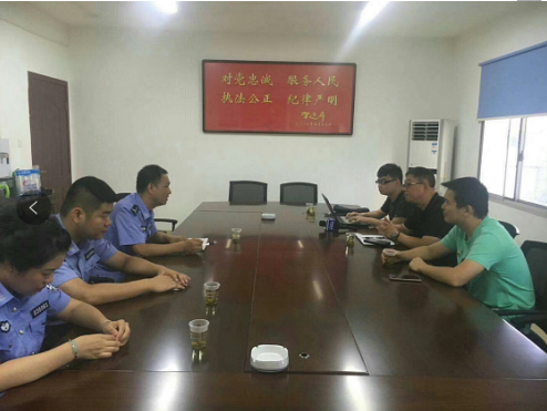 谭志伟说:“我们的支部生活会火力全开,我就被炮轰过”
