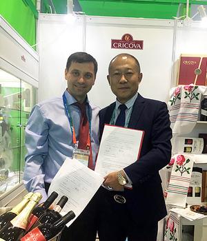 湖南高桥大市场与摩尔多瓦Cricova酒庄签订500万美元的采购意向合同。