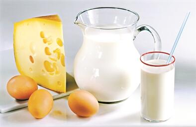 喝奶制品补钙比喝骨头汤更靠谱。图@视觉中国