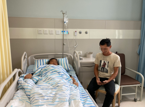 病人与丈夫在病房