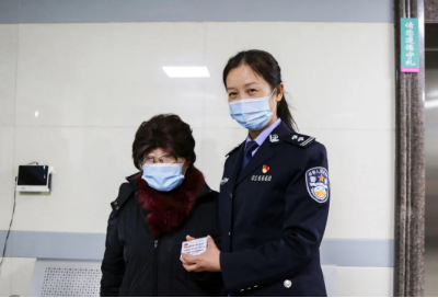 民警周汭和罗嗲嗲的家人
