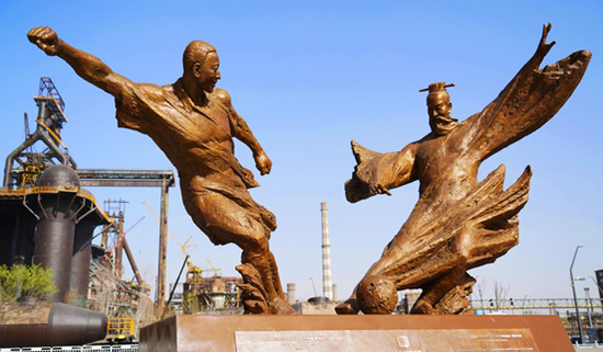  2016年里约奥运会大型雕塑《中巴足球友谊赛》