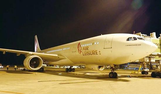2017年7月9日凌晨，湖南首条直飞非洲航线开通。图为执飞的埃及休闲航空AL916航班。长沙黄花机场 供图