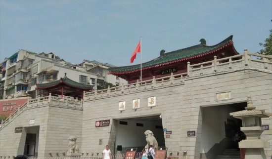 岳麓山东门