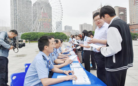 长沙公安开展办理护照等出入境证件只跑一次