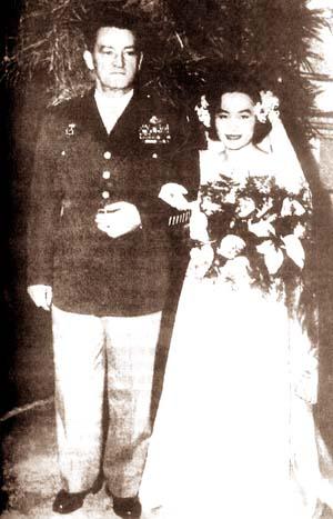 陈香梅与陈纳德结婚照（图：维基百科）